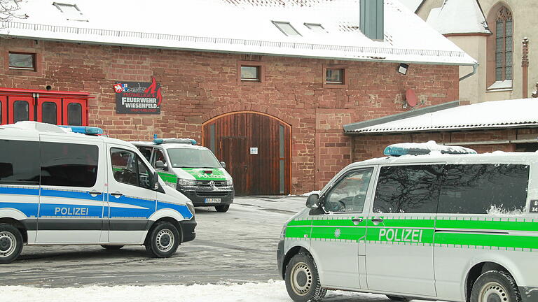 Zu einem Großeinsatz war die Polizei im Februar nach Wiesenfeld ausgerückt. Zwei Monate später scheinen die Ermittlungen nun zu stocken.&nbsp;