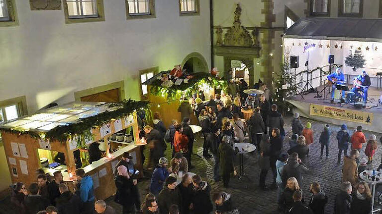 Der Schlosshof bietet eine einmalige Atmosphäre, die bei den Gästen besonders gut ankommt.  Fotos: Kilian Trabert       -  Der Schlosshof bietet eine einmalige Atmosphäre, die bei den Gästen besonders gut ankommt.  Fotos: Kilian Trabert