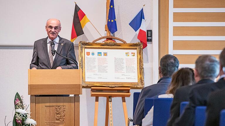 Landrat Wilhelm Schneider begrüßte die Gäste zur Feier der 50-jährigen Partnerschaft des Landkreises Haßberge mit dem District du Tricastin.