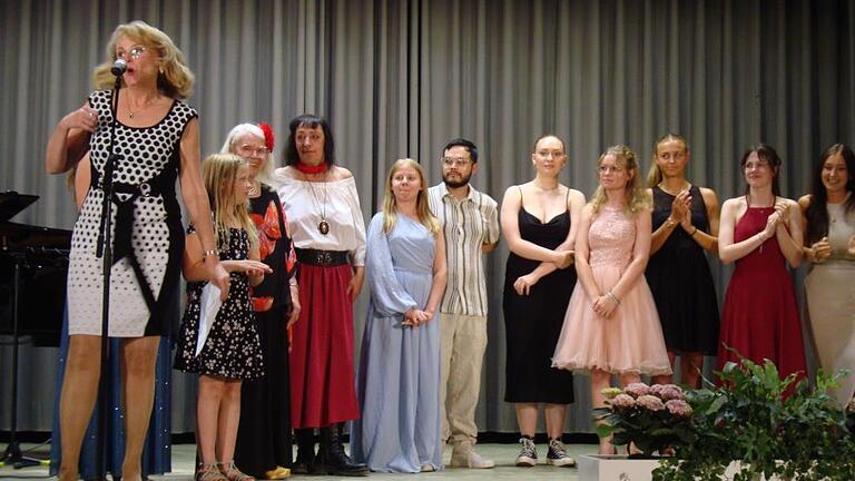 Konzert der Schülerinnen und Schüler des Gesangstudios von Iva Simon.       -  Konzert der Schülerinnen und Schüler des Gesangstudios von Iva Simon.