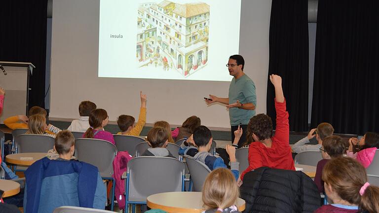 Die Kinder-Uni startet ins Wintersemester (Archivfoto). Die Kinder-Uni startet ins Wintersemester (Archivfoto).
