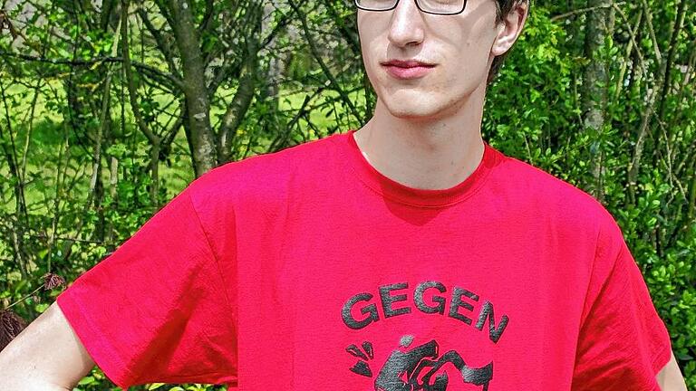 Sebastian Hansen in dem umstrittenen T-Shirt. Sebastian Hansen in dem umstrittenen T-Shirt.