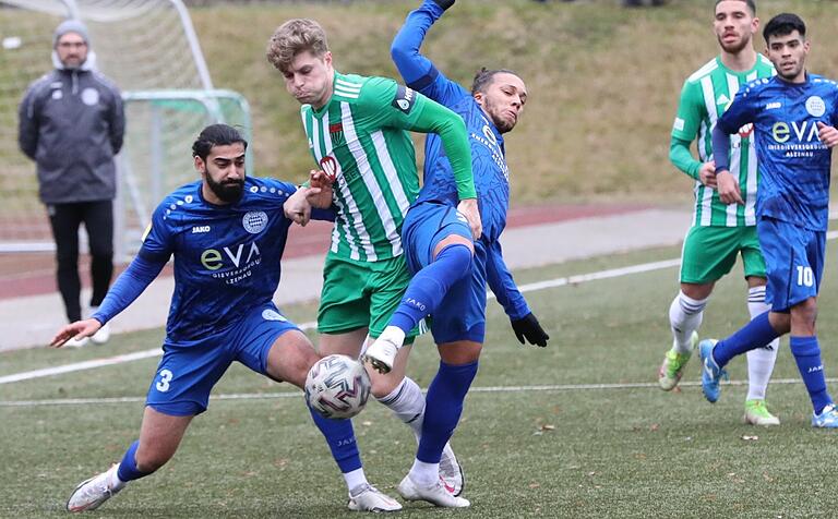 Wieder fit: Florian Pieper (Zweiter von links) steht dem FC 05 Schweinfurt nach langer Verletzungspause wieder als Alternative für den Angriff zur Verfügung. Wieder fit: Florian Pieper (Zweiter von links) steht dem FC 05 Schweinfurt nach langer Verletzungspause wieder als Alternative für den Angriff zur Verfügung.