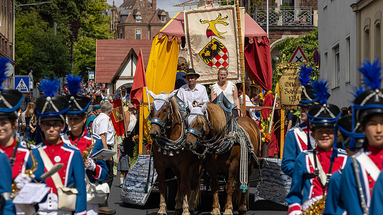 Großer Festzug anlässlich des Rakoczy Fests in Bad Kissingen