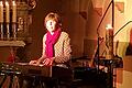 Stefanie Schwab bei der Konzertandacht in der stimmungsvoll dekorierten St. Andreas Kirche in Remlingen.