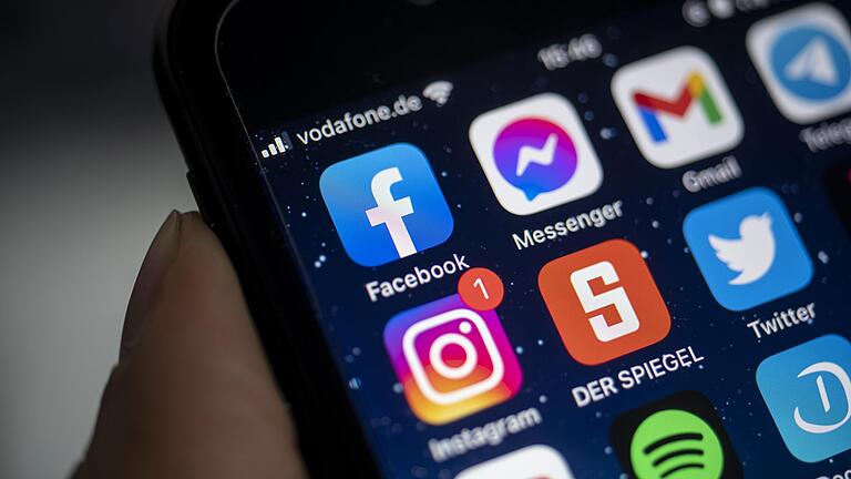 Instagram, Facebook und WhatsApp sind am Montagabend für viele Nutzer nicht erreichbar.