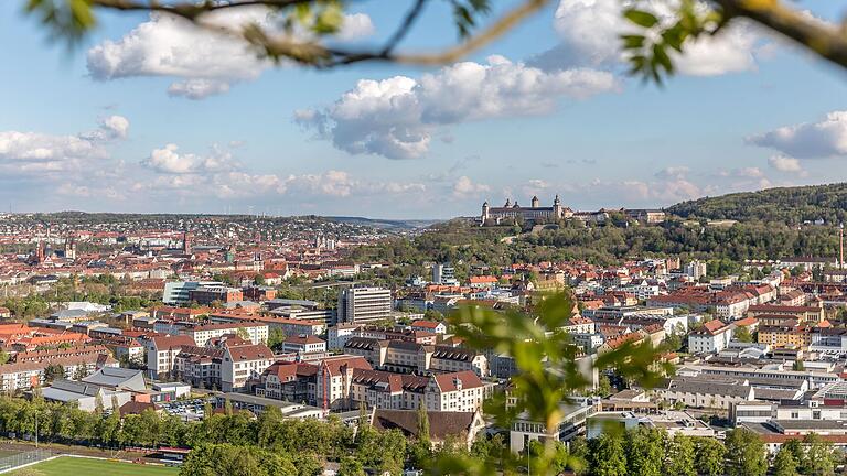 Städte ab 50.000 Einwohnerinnen und Einwohner wurden 2022 gesetzlich verpflichtet, einen einfachen oder qualifizierten Mietspiegel zu erstellen.