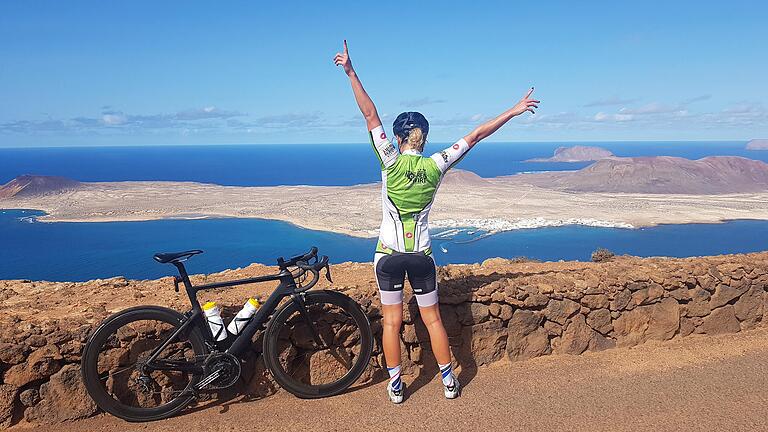 Einer der Lieblingsplätze von Carolin Lehrieder: der Aussichtspunkt 'Mirador del Rio' auf Lanzarote. 'Ich fühle mich dort frei und sehr klein in dieser großen Welt.'