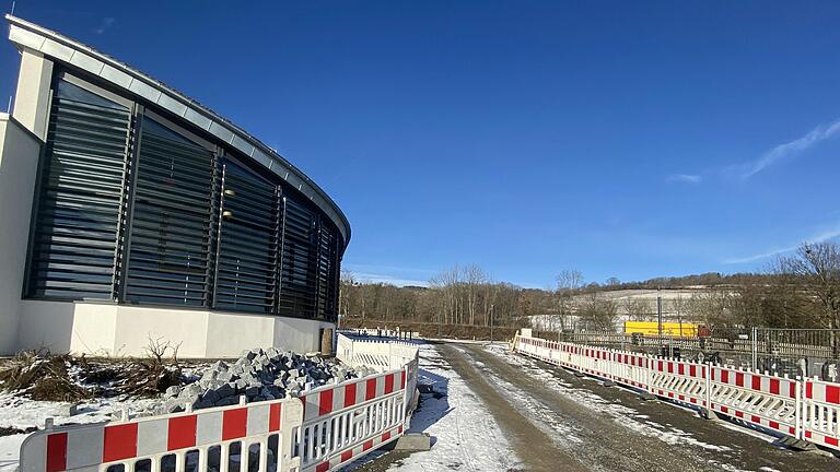 In seinem Jahresrückblick sprach Bürgermeister Georg Seiffert von positiven Veränderungen: Unter anderem hob er die neue Außenanlage der Frankenheimer Rhönhalle hervor.