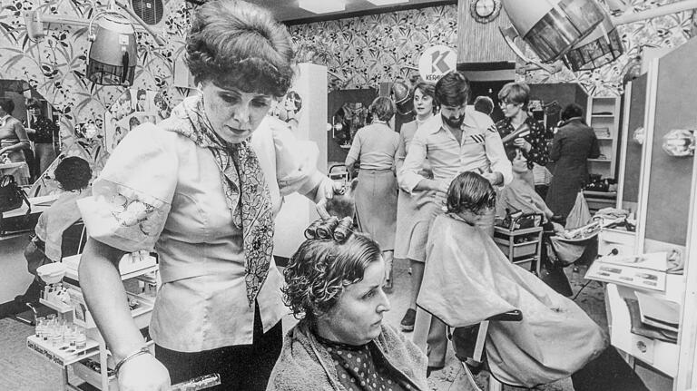 Ein Bild aus früheren Tagen: Brigitte Hörber (l.) bei der Arbeit.&nbsp;