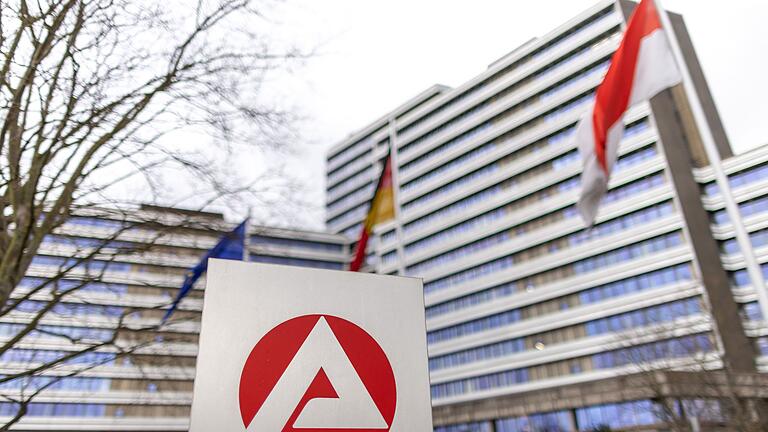 Bundesagentur für Arbeit       -  Einer Unternehmensumfrage zufolge könnten in diesem Jahr viele Menschen ihre Jobs verlieren. (Symbolbild)