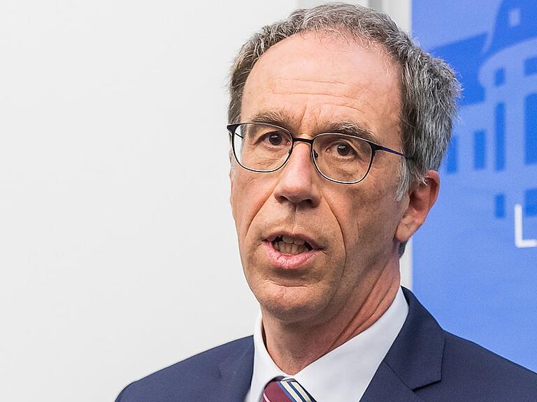 Würzburgs Unipräsident Prof. Paul Pauli sieht in den Vorgängen rund um den abgesagten Vortrag von Gastredner Bernd Ahrbeck keinen Fall von Cancel Culture. Würzburgs Unipräsident Prof. Paul Pauli sieht in den Vorgängen rund um den abgesagten Vortrag von Gastredner Bernd Ahrbeck keinen Fall von Cancel Culture.