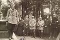 Die rechtsradikale Agitatorin Andrea Ellendt (Vierte von rechts) im September 1923 bei einer Totenehrung in Kitzingen.