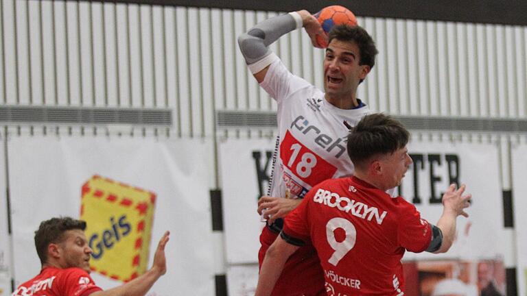 Diogo Andre Lucas Alves wird einen seiner drei erzielt eines seiner drei Tore gegen Erlangen-Bruck. Diogo Andre Lucas Alves wird einen seiner drei erzielt eines seiner drei Tore gegen Erlangen-Bruck.