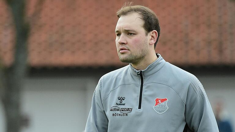 Julian Grell (im Bild) hat zur Saison 2023/24 den Trainerposten beim Fußball-Regionalligisten TSV Aubstadt übernommen.
