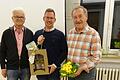 Im Bild: Georg Ziegler, Pfarrer Benjamin Schimmer, Herbert Knaup.