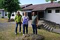 Helmar Scheuring (links) war 20 Jahre Vorsitzender der DJK Wegfurt. Klaus Kleinhenz (rechts) ist der amtierende Vorsitzende. Schriftführerin Lena Wappes ist als Schriftführerin im Verein tätig. Sie laden zum Jubiläumsfest, anlässlich des 100-jährigen Bestehens ein.