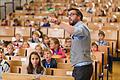 Kinderuni       -  Zahlreiche Kinder verfolgten am Samstag im Rahmen der Kinderuni im Audimax der Universität am Sanderring in Würzburg den Vortrag des Geographen Gero Nischik.