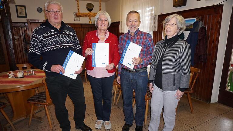Ehrungen beim VdK Bischofsheim (im Bild von links): Jürgen Burmester, Gabriele Fries, Dieter Räder und Karin Zink vom Kreisvorstand. Ehrungen beim VdK Bischofsheim (im Bild von links): Jürgen Burmester, Gabriele Fries, Dieter Räder und Karin Zink vom Kreisvorstand.