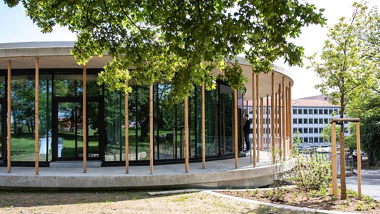 Die Umweltstation der Stadt Würzburg am Nigglweg wurde ausgezeichnet mit dem Bundespreis 'Umwelt und Bauen'. Die Umweltstation der Stadt Würzburg am Nigglweg wurde ausgezeichnet mit dem Bundespreis 'Umwelt und Bauen'.