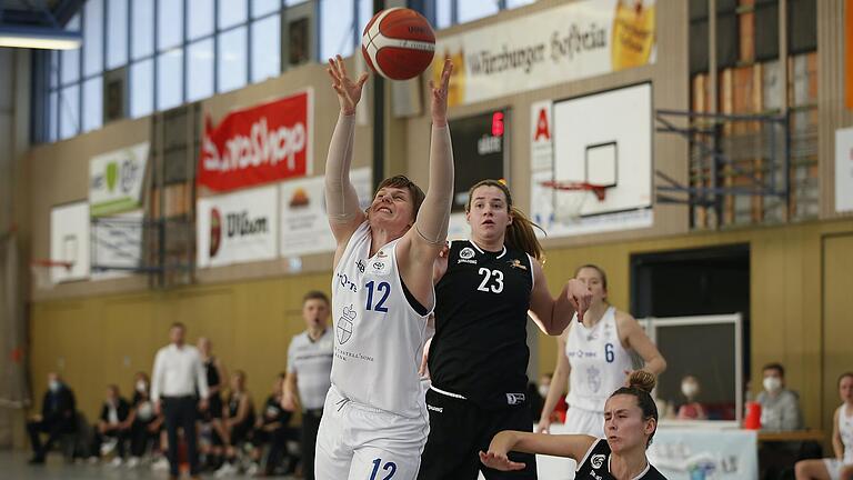 15 Rebounds sicherte sich Theresa Muck von den Qool Sharks Würzburg, hier im Spiel gegen Bad Homburg, beim souveränen Auswärtssieg in Mainz. 15 Rebounds sicherte sich Theresa Muck von den Qool Sharks Würzburg, hier im Spiel gegen Bad Homburg, beim souveränen Auswärtssieg in Mainz.