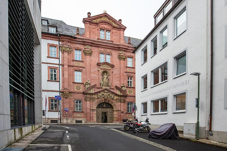 Hier lehrten einst die Jesuiten, heute ist die Domerschulstraße 18 Sitz des Priesterseminars. Hier lehrten einst die Jesuiten, heute ist die Domerschulstraße 18 Sitz des Priesterseminars.