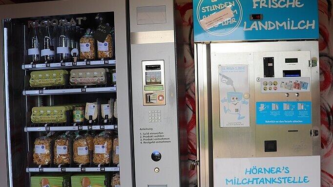 In Kleinlangheim gibt es nicht nur frische Milch aus dem Automaten, sondern auch weitere regionale Produkte. In Kleinlangheim gibt es nicht nur frische Milch aus dem Automaten, sondern auch weitere regionale Produkte.
