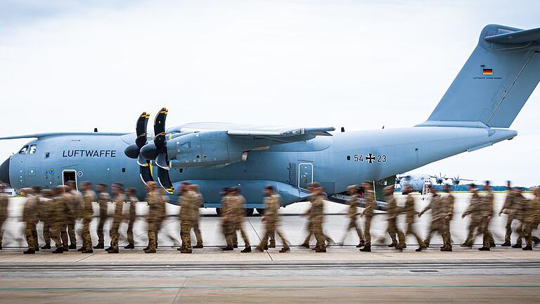 Rückkehr deutscher Soldaten aus dem Niger - Die Bundeswehr hat ihren Einsatz im westafrikanischen Niger beendet. Rückkehr deutscher Soldaten aus dem Niger - Die Bundeswehr hat ihren Einsatz im westafrikanischen Niger beendet.