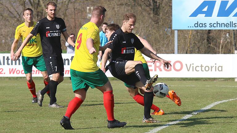 Einen Wechsel auf der Position des spielenden Co-Trainers gibt es zur kommenden Saison beim FC Sand. Für Johannes Bechmann (rechts) übernimmt dann André Karmann (Zweiter von links).