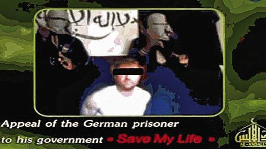 Auf einem Video: der in Nigeria entführte Ingenieur Edgar R. aus Bad Mergentheim. Die Terroristen forderten im März in dem Video die Freilassung einer Gesinnungsgenossin, die in Deutschland in Haft ist.