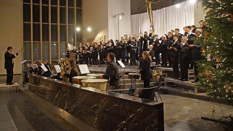 Hymnen, Psalmen, Festliches und Weihnachtliches gab es beim Nachweihnachtskonzert mit dem KonzertChor Schweinfurt in der Kirche St. Kilian zu hören.