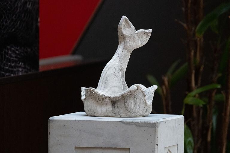 Die Skulptur über die Sage der Wassernixe vom Schwarzen Loch wurde von Diana Hense gestaltet und steht in der Stadtgalerie. Die Skulptur über die Sage der Wassernixe vom Schwarzen Loch wurde von Diana Hense gestaltet und steht in der Stadtgalerie. 