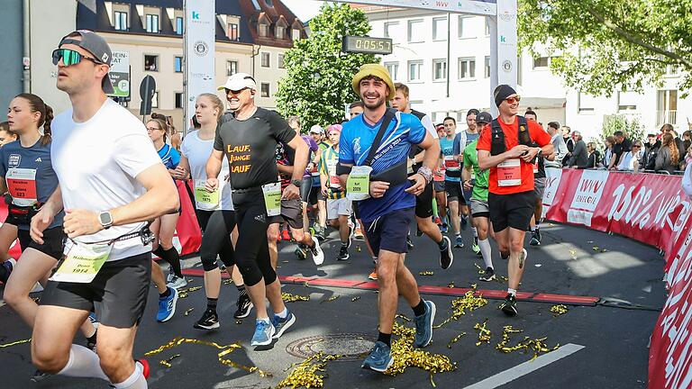 Über 3350 Läuferinnen und Läufer waren beim diesjährigen WVV Marathon in der Stadt Würzburg dabei.