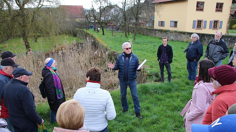 Werner Ziegert informierte über die Windheimer Geschichte. - Werner Ziegert informierte über die Windheimer Geschichte. Werner Ziegert informierte über die Windheimer Geschichte. - Werner Ziegert informierte über die Windheimer Geschichte.