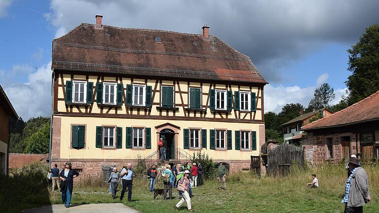 Ob im Hofgut Erlenfurt eine Akademie für Wald und Gesellschaft entsteht, steht noch in den Sternen.&nbsp;