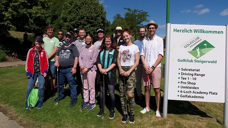 Versuchten sich im Golfen: Lena Gudehus, Isa Wantzen, Dominik Haas, Semhar Kiros, Clemens Benkert, Janosch Steinmetz, Felix Wantzen, Britta Kellmann, Roland Brohm, Yvonne Mager, Peter Forster, Trixy Müller, Michael Seywald und Steffen Gärtner.