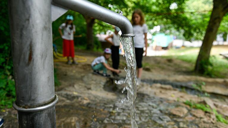 Die vier schönsten Wasserspielplätze in der Stadt Würzburg. Der Aktivspielplatz Steinlein in Versbach ist einer von ihnen.