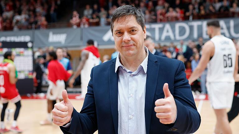 Headcoach Sasa Filipovski (Würzburg Baskets) hofft auf einen Auswärtssieg seiner Mannschaft bei den MHP Riesen in Ludwigsburg. Headcoach Sasa Filipovski (Würzburg Baskets) hofft auf einen Auswärtssieg seiner Mannschaft bei den MHP Riesen in Ludwigsburg.