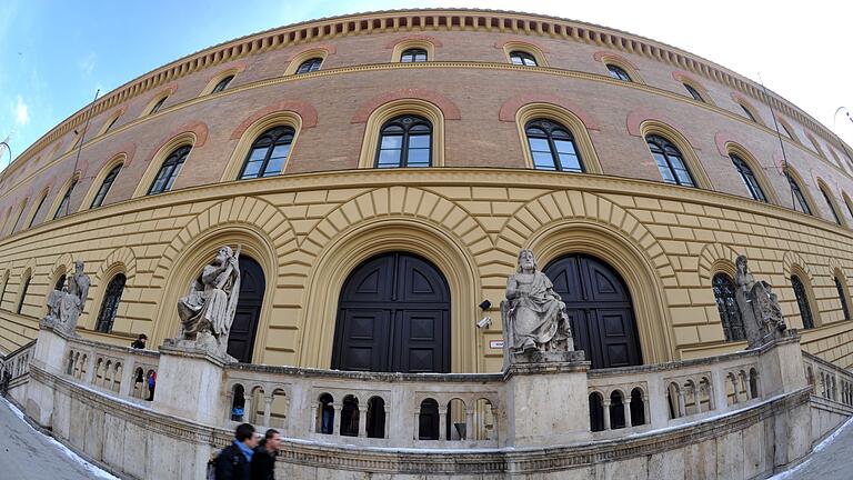 Bayerische Staatsbibliothek (BSB)       -  Die Bayerische Staatsbibliothek erhält den Nachlass des Lyrikers Eugen Roth. (Archivfoto)