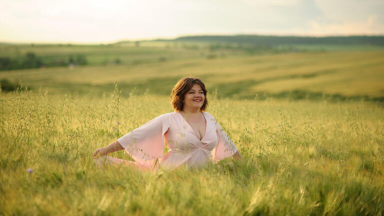 Brautkleider für Curvy Brides       -  Jede Braut will sich in ihrem Brautkleid wohlfühlen. Eine auf die Braut abgestimmte Beratung wie in einem spezialisierten Brautmodengeschäft kann dabei helfen.