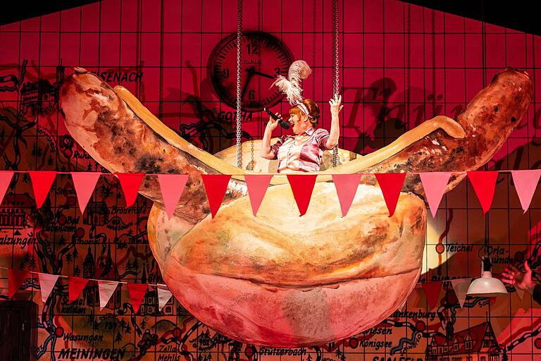 So etwas hat die Thüringer Rostbratwurst noch nicht erlebt: Christine Zart alias Alicia Keys schwebt mit 'Fallin'' ins Schlachthaus. So etwas hat die Thüringer Rostbratwurst noch nicht erlebt: Christine Zart alias Alicia Keys schwebt mit 'Fallin'' ins Schlachthaus.