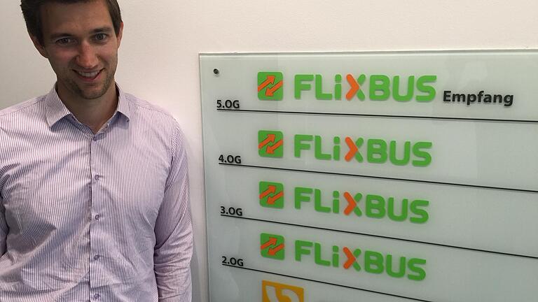 Jochen Engert im Engangsbereich der Flixbus-Zentrale im Birketweg in München. Jochen Engert im Engangsbereich der Flixbus-Zentrale im Birketweg in München.