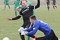 Gefahr gebannt: 05-Keeper David Paulus schnappt sich den Ball vor dem Elversberger Benno Mohr, sein Schweinfurter Teamkollege Herbert Paul wäre hier einen Schritt zu spät gekommen.
