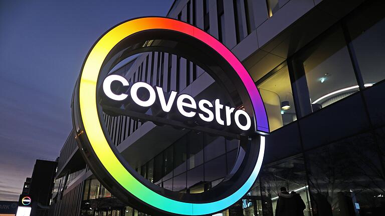 Covestro       -  Covestro hat 17.500 Vollzeitstellen, davon circa 7.000 in Deutschland.