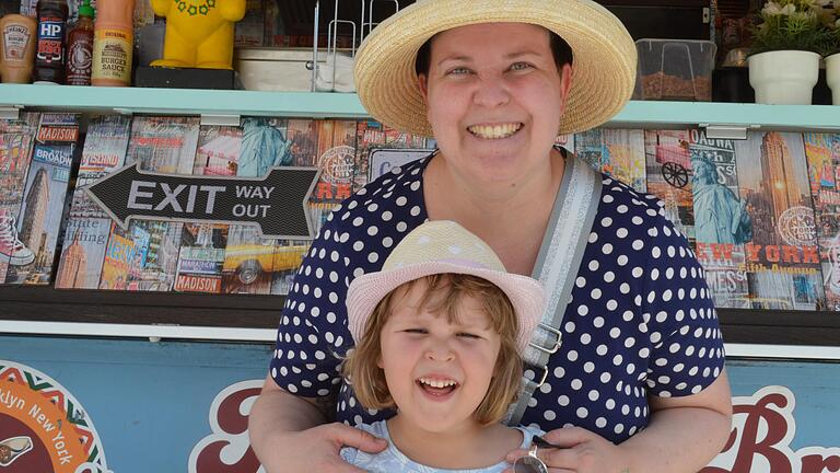 Gut behütet beim Foodtruck-Festival am Luitpoldbad. Gut behütet beim Foodtruck-Festival am Luitpoldbad.