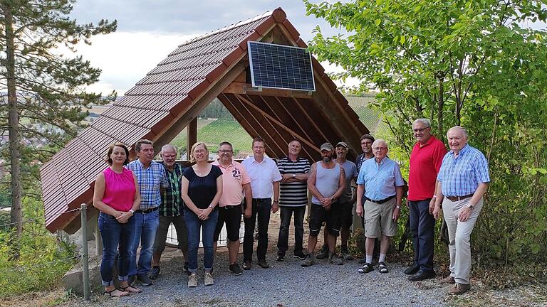 Dieses Team hat sich in ehrenamtlichem Arbeitseinsatz sich beim Wiederaufbau des Kalkofens engagiert. Dieses Team hat sich in ehrenamtlichem Arbeitseinsatz sich beim Wiederaufbau des Kalkofens engagiert.