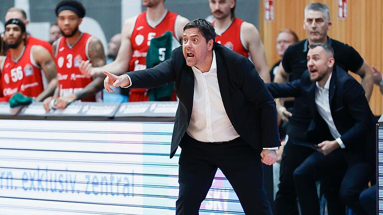 Head-Coach Sasa Filipovski (FIT/one Würzburg Baskets) hofft auf einen Sieg seiner Mannschaft bei Nanterre 92.