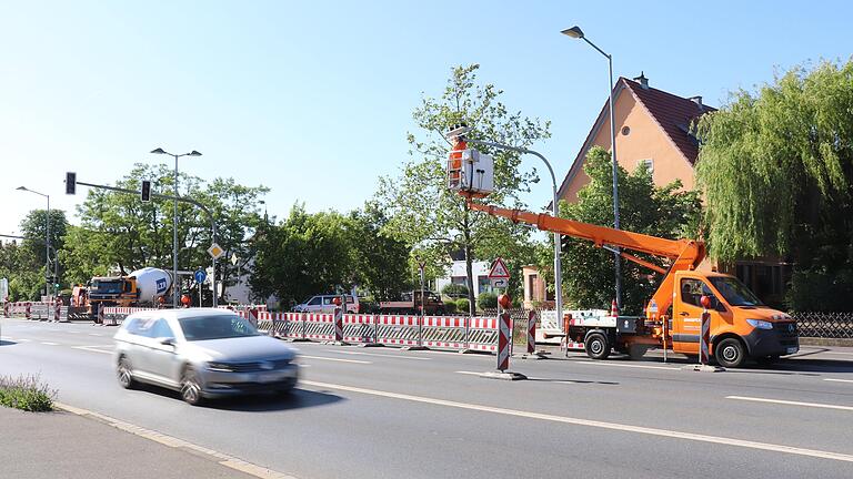 Viel Gewusel auf der B8: Die Ampeln werden erneuert, aber was ist mit der viel kritisierten Schaltung der Anlagen? Viel Gewusel auf der B8: Die Ampeln werden erneuert, aber was ist mit der viel kritisierten Schaltung der Anlagen?
