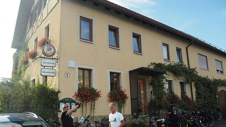 Bei den Stammgästen unvergessen: Die Gaststätte Zur Eisenbahn in Oberwerrn schließt.