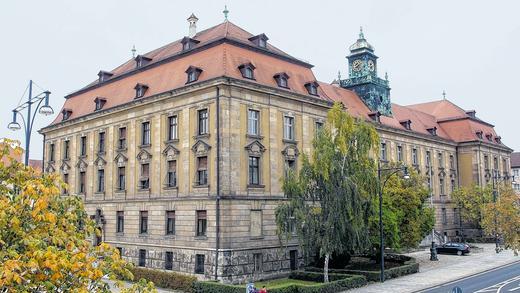 Das 110 Jahre alte Justizgebäude: Wann endlich wird mit der überfälligen Generalsanierung und dem Erweiterungsbau begonnen?